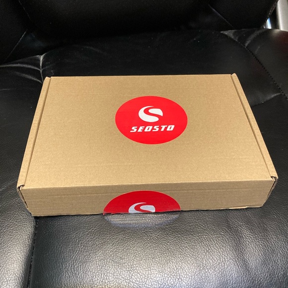 NIB small Seosto crossbody - Picture 8 of 8